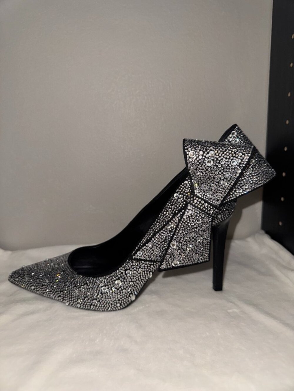 INC Crystal Embellished Pointed Toe Pumps Bow Heel Size 8